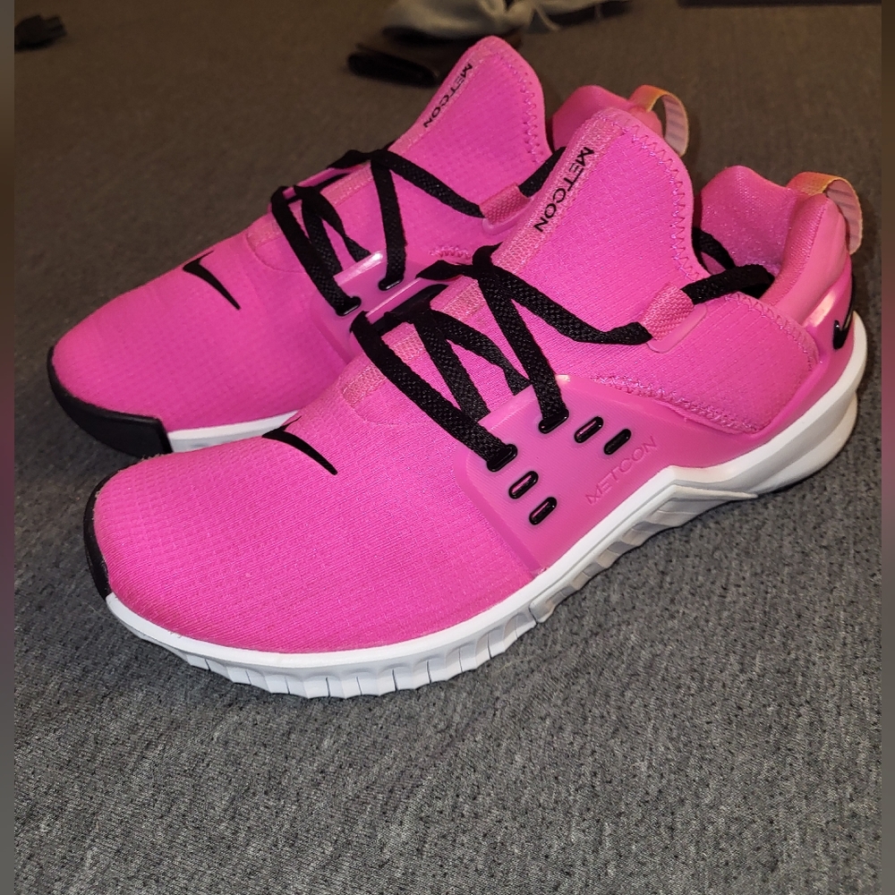 Women's pink Nike Metcon trainers, extremely clean, gently used, size 7.5.